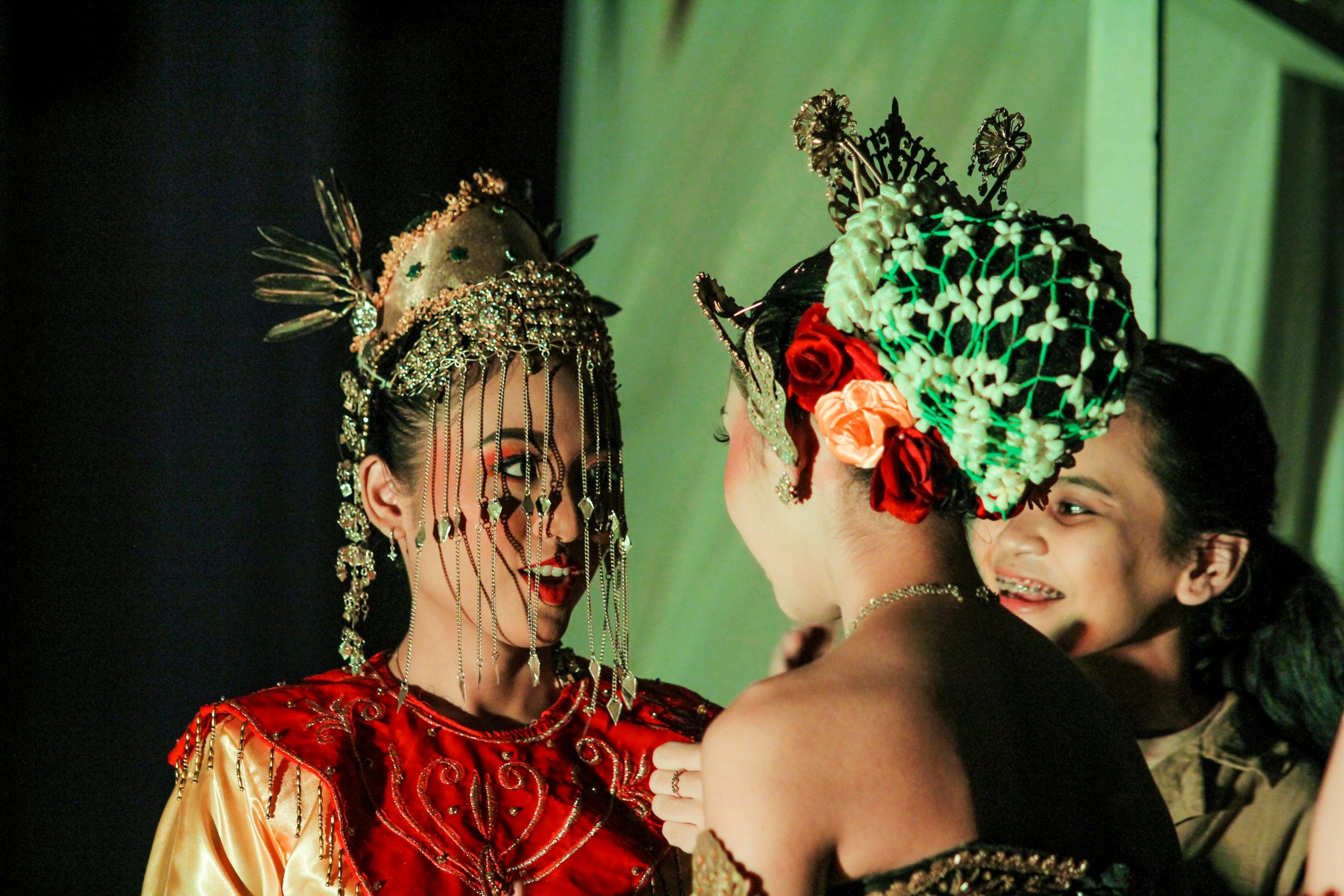 You are currently viewing Dilema Multilingual Indonesia: Antara Modernitas dan Pelestarian Warisan Linguistik